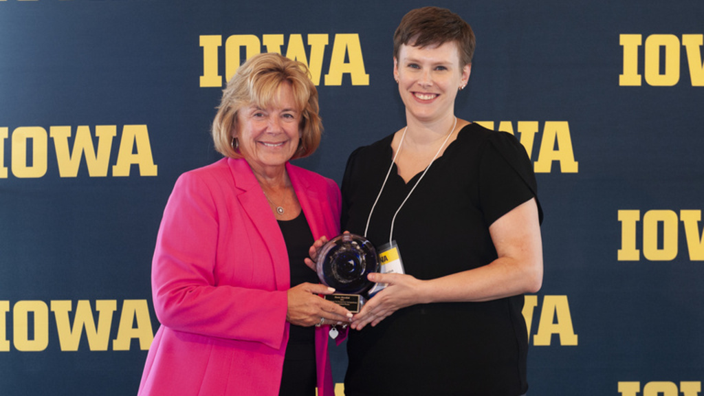 Dr. Susan Meerdink receives ICRU Distinguished Mentor Award
